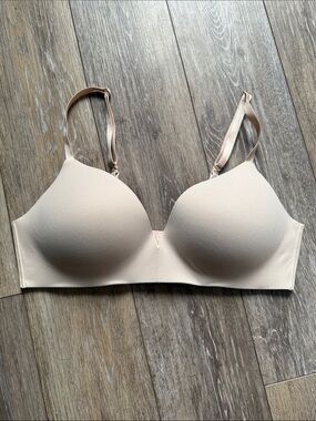 Victoria's Secret Dream Angels Wireless Light Beige Seamless T-Shirt Bra
